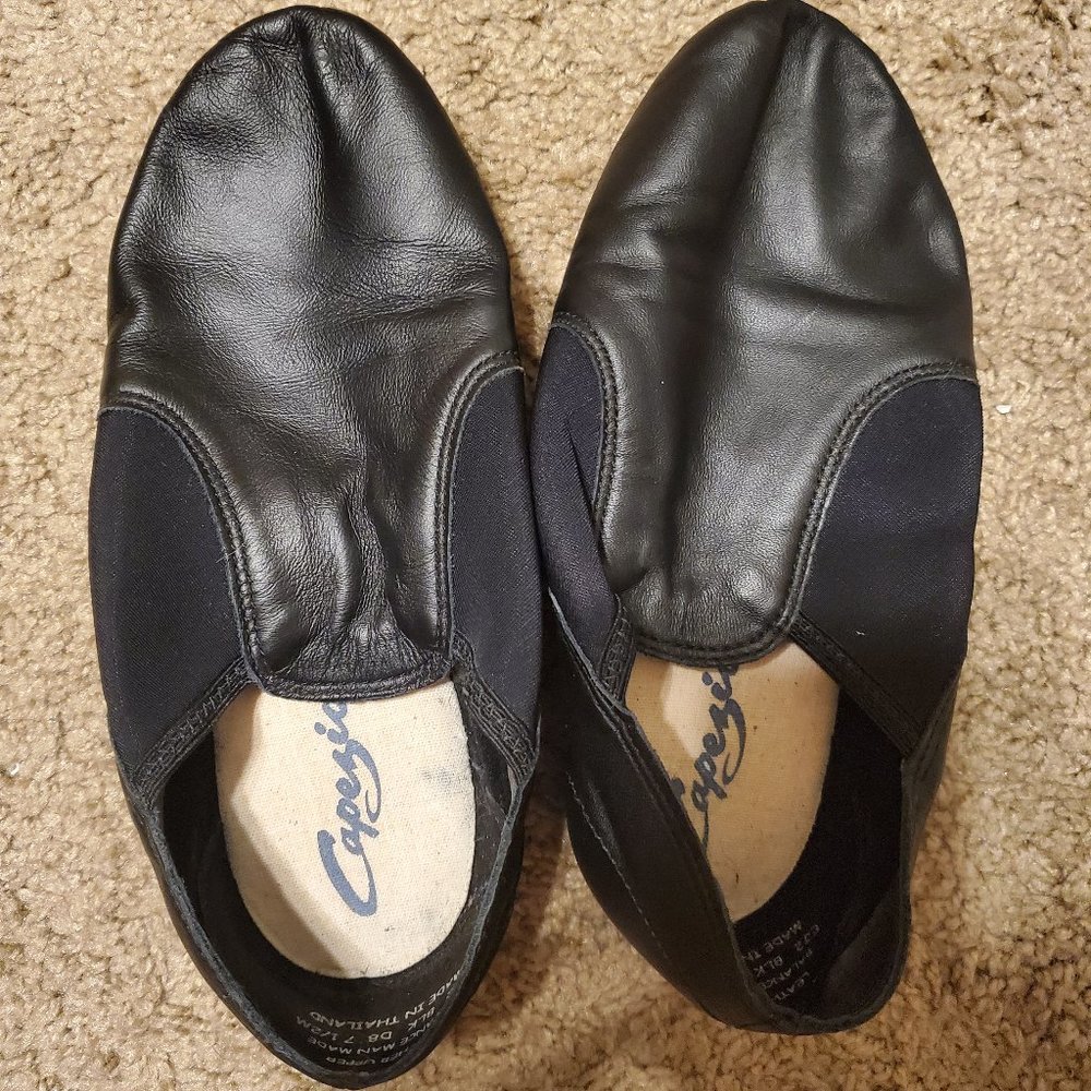Capezio EJ2 Slip-On Jazz Shoe - Size 7.5 - Lightly Worn